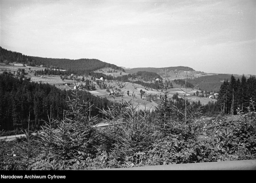 Widok z przełęczy Kubalonka w latach 30-tych XX wieku.