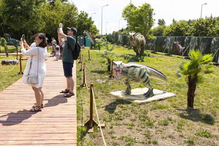 Dinoworld cieszy się w weekend dużym zainteresowaniem. Park Dinozaurów w Krakowie to nowa atrakcja w mieście