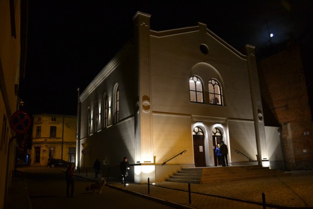 Synagoga po kapitalnym remoncie prezentuje się wspaniale i  stwarza znakomity klimat do działań artystycznych...