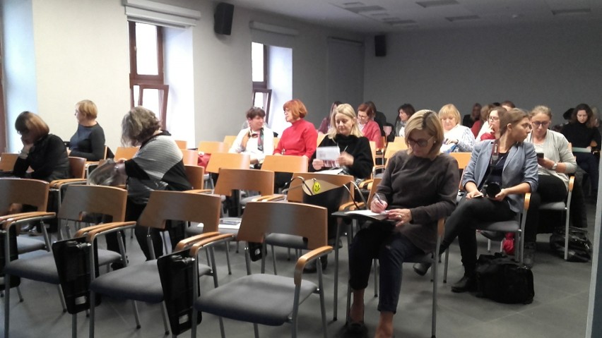 Poloniści uczyli się, jak ... lepiej uczyć podczas konferencji w Muzeum Dialogu Kultur w Kielcach 