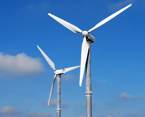 Dwanaście farm wiatrowych może stanąć w gminie Biesiekierz. Radni przyjęli dopuszczający inwestycje plan zagospodarowania. Budowa może zacząć się jeszcze w 2015 roku, a instalacje przyniosą gminie blisko 1,5 mln zł rocznie. 