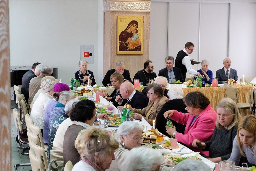 Białystok. Eleos oraz Bractwo św. Mikołaja przygotowały śniadania wielkanocne (zdjęcia)