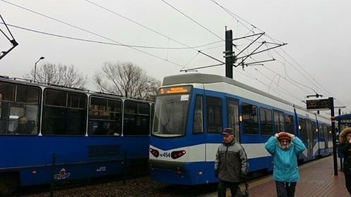 Kraków. Zerwanie sieci trakcyjnej na al. Jana Pawła II