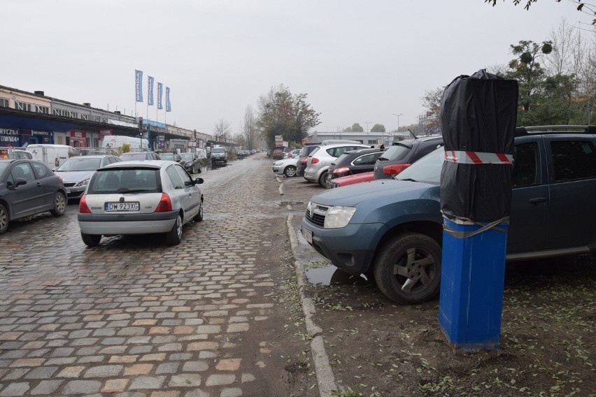 Nie będzie już można za darmo parkować na drodze za Domarem,...