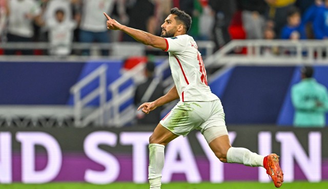 Mousa Altamari celebrujący strzelenie gola w półfinale Pucharu Azji.
