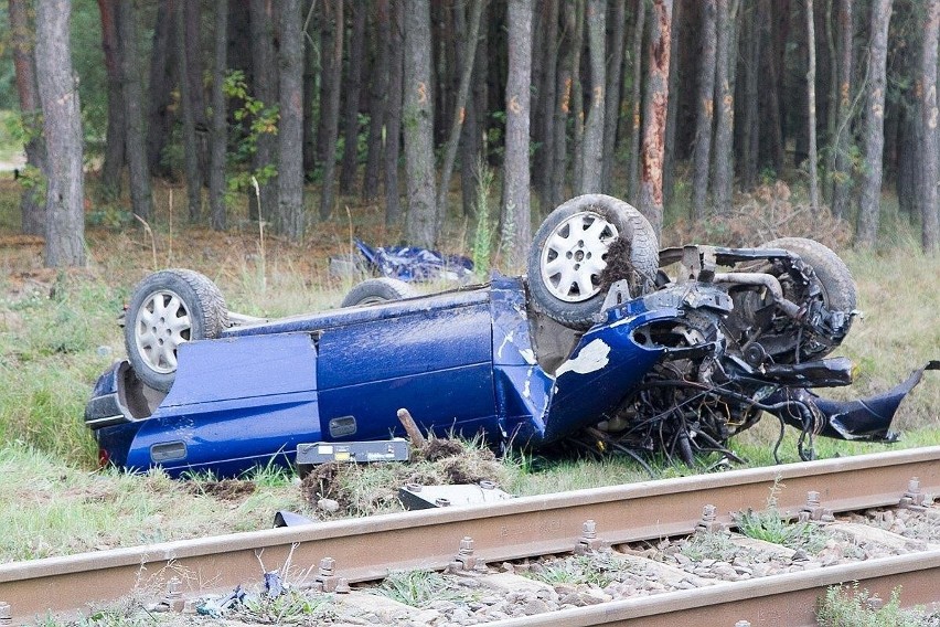 35-letni kierowca został ranny w wypadku, do którego doszło...