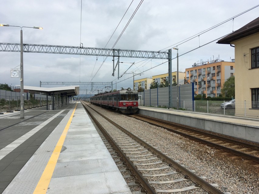 Nowe perony w Zabierzowie już gotowe. Pociągi kursują dwoma torami