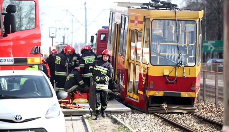 Tragiczny wypadek na Pabianickiej - pieszy zginał pod tramwajem [FILM,zdjęcia]