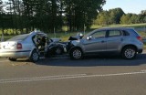 DK 61: Wypadek na trasie Rajgród - Bargłów Kościelny. Skoda zderzyła się z ciężarówką. Dwie osoby w szpitalu