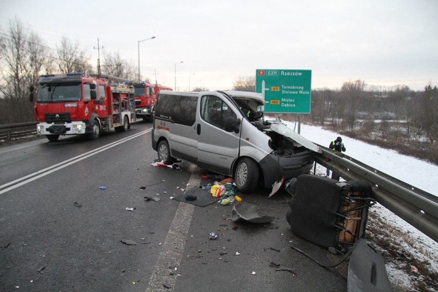 Zderzenie busa z ciężarówką na krajowej trasie w Nagnajowie. Są ranni