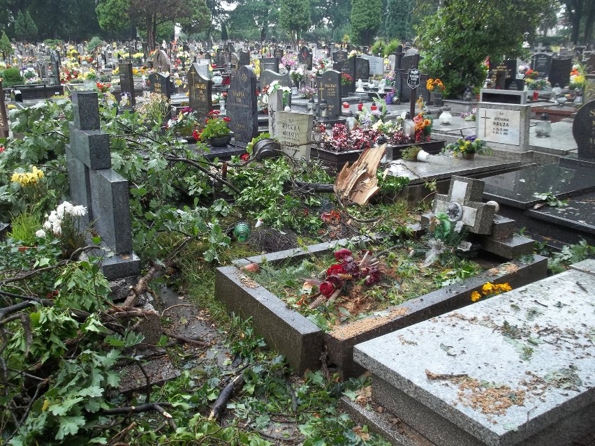 Cmentarz w Pszczynie zdewastowany po nawałnicy