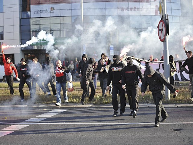 Kibice Widzewa w drodze na derby Łodzi