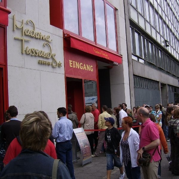 Na zdjęciu: przed gabinetem figur woskowych Madame Tussaud w Berlinie