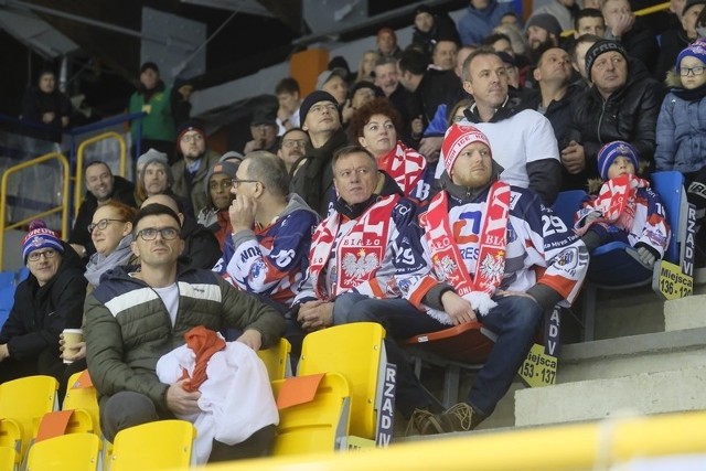 KH Energa Toruń ma na koncie kolejne zwycięstwo - nasz zespół wygrał z JKH GKS Jastrzębie 3:2 (2:1, 0:0, 1:0, 1:0). Spotkanie okazało się bardzo zacięte - po trzech tercjach utrzymywał się remis 2:2 (obie bramki dla torunian zdobył Daniil Orekhin, w tym jedną z rzutu karnego) i konieczna była dogrywka. W piątej minucie dodatkowego czasu gry Semyon Garshin strzelił zwycięskiego gola dla torunian.