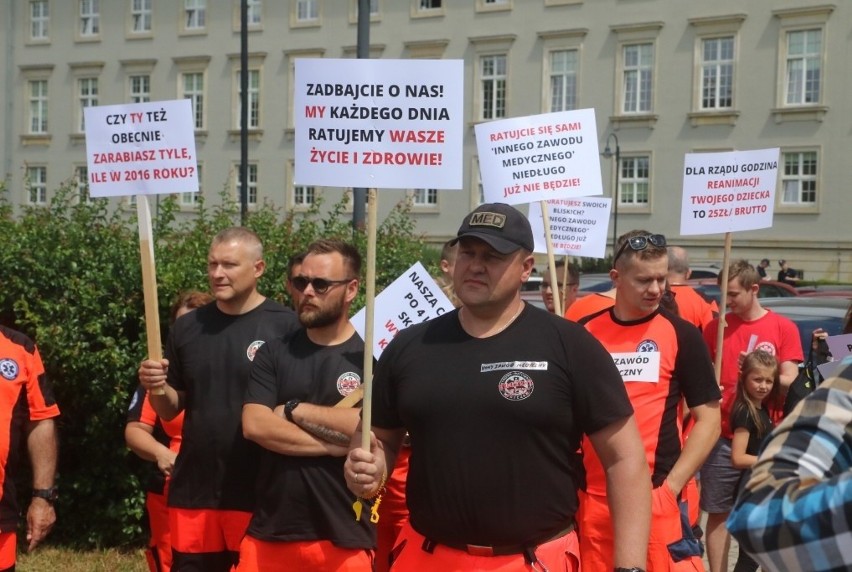 Duży protest ratowników medycznych we Wrocławiu