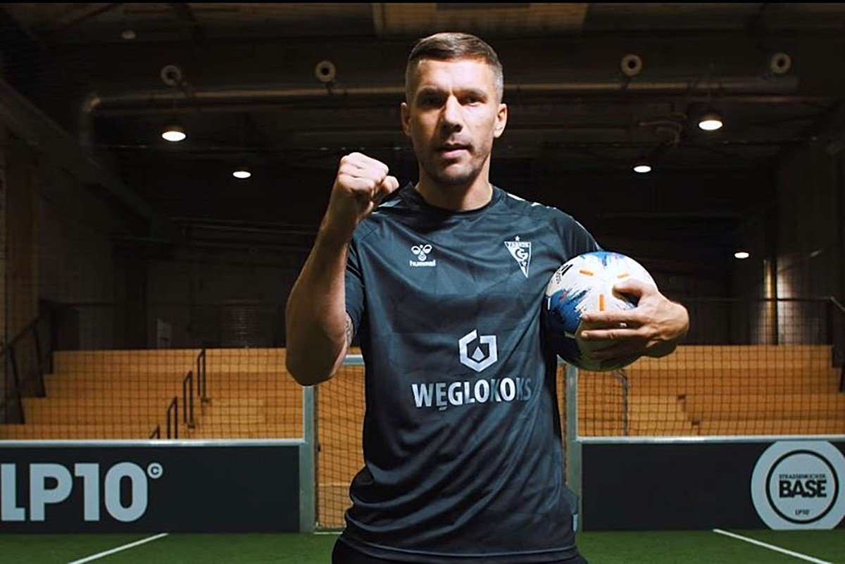 Lukas Podolski w Górniku Zabrze! Kibice już mogą kupować koszulki z okazji  transferu Poldiego | Dziennik Zachodni