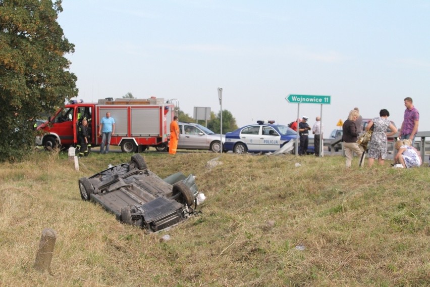 Wypadek na drodze 94 przy zjeździe na Juszczyn