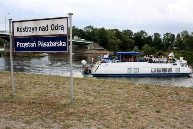 Przystań na Warcie w Kostrzynie jest co roku używana przez uczestników Flisu Odrzańskiego. To w zasadzie jedyna okazja, kiedy na rzece pojawiają się turyści (fot. Tomasz Kulik)