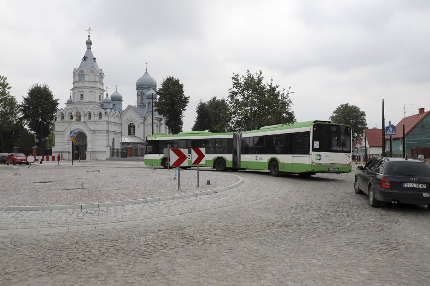 W 2018 roku między kościołem a cerkwią zostało wybudowane...