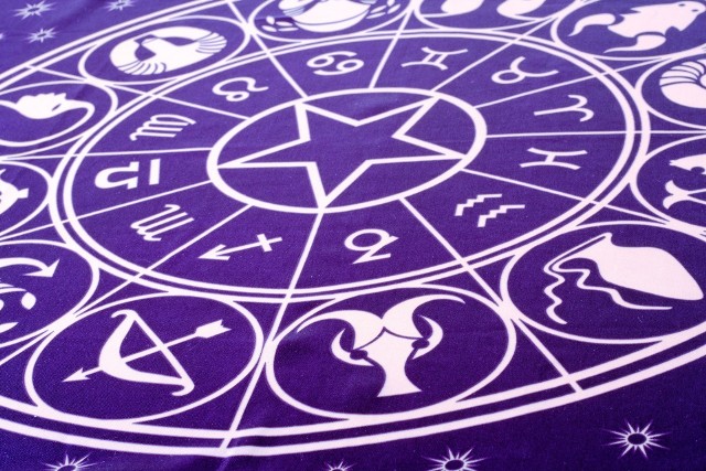 HOROSKOP dzienny na piątek 21 kwietnia 2023 roku dla każdego znaku zodiaku. Co się wydarzy w piątek 21.4.2023 u Barana, Byka, Bliźniąt, Raka, Lwa, Panny, Wagi, Skorpiona, Strzelca, Koziorożca, Wodnika i Ryb? Sprawdź swój horoskop na dziś i zobacz, co dla Ciebie przepowiadają gwiazdy. Wróżka Ekspiria zna Twój znak zodiaku i radzi specjalnie dla Ciebie!