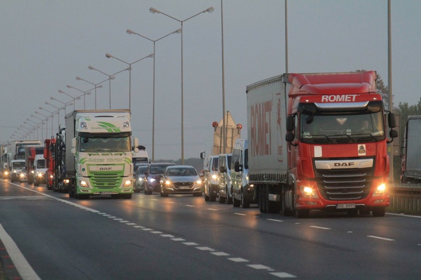 Remont węzła i jezdni na autostradzie A4. Korki przy węźle Wrocław Wschód 