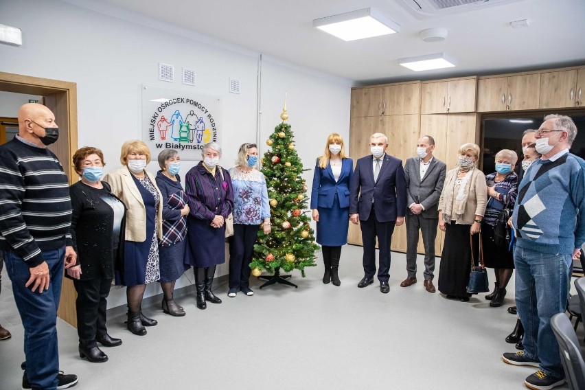 Wygodne kanapy na pogaduszki, doskonale wyposażona kuchnia...