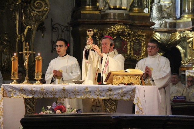 Msza w niedzielę w bazylice trzebnickiej była centralnym punktem tygodniowych uroczystości ku czci św. Jadwigi Śląskiej.
