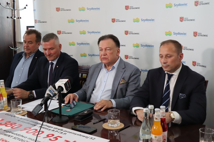 Gmina Szydłowiec otrzymała dofinansowanie na przedłużenie ulicy Leśnej oraz modernizację remizy strażackiej