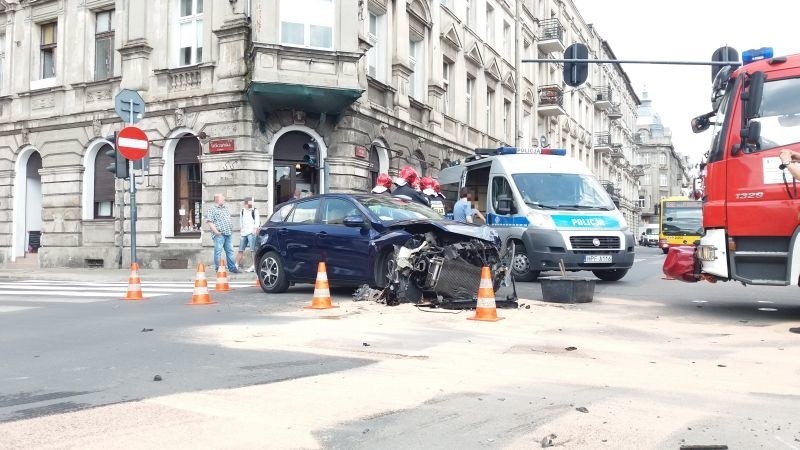 Wypadek z radiowozem na ul. Wólczańskiej przy Struga [zdjęcia]