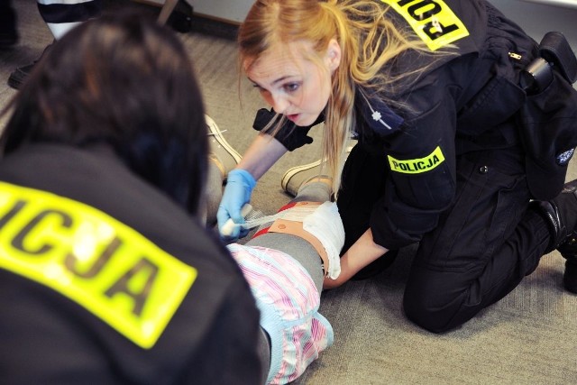 Policji z komend powiatowych województwa lubuskiego sprawdzali swoje umiejętności z zakresu udzielania pierwszej pomocy.
