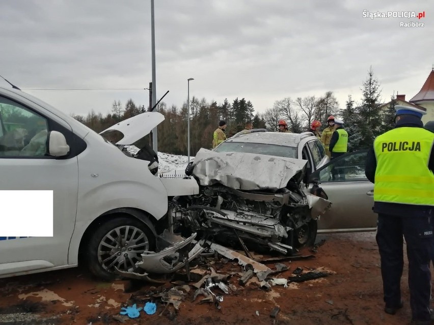 10 rannych osób w poważnym wypadku w Kornowacu, do którego...