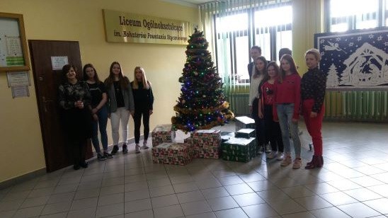 Akcja "Podziel sie na święta" w szkole podstawowej i liceum w Małogoszczu
