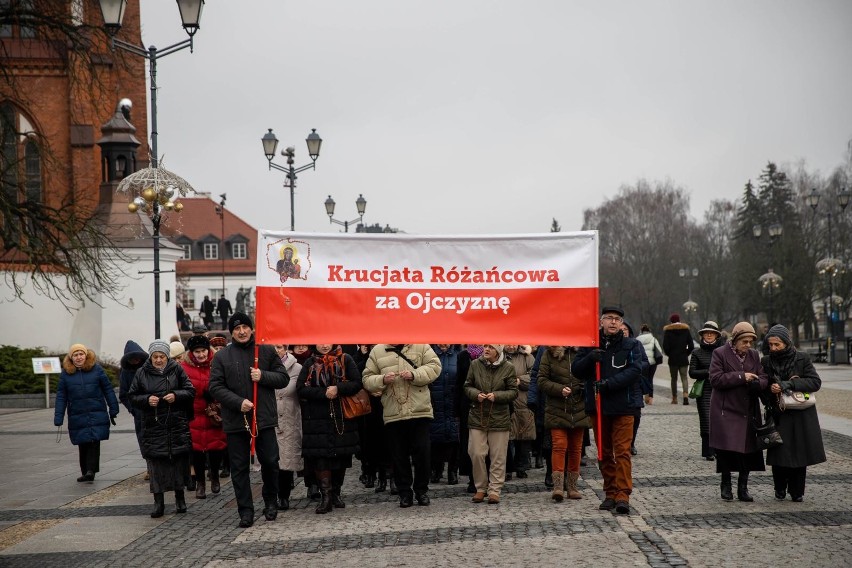 Pokutny różaniec w Białymstoku. Protest przeciwko deprawacji dzieci i bierności władz samorządowych i rządu wobec zła LGBT i GENDER