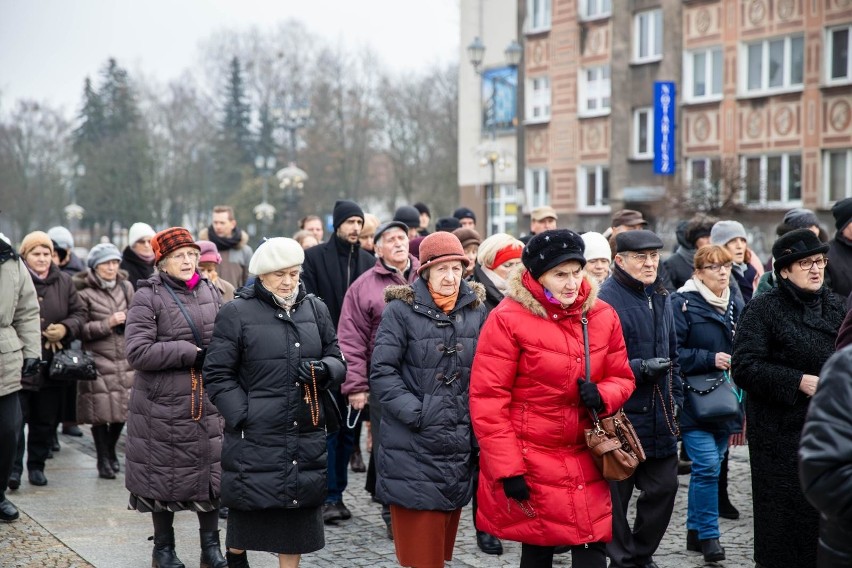 Pokutny różaniec w Białymstoku. Protest przeciwko deprawacji dzieci i bierności władz samorządowych i rządu wobec zła LGBT i GENDER