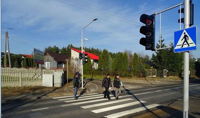 Mieszkańcy ulicy Starokrakowskiej od niedawna mogą już przechodzić przez jezdnię bez obaw.
