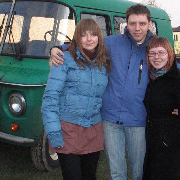 - Jedziemy do Azji spotkać szczęśliwych ludzi - mówią młodzi przemyślanie, od lewej: Joanna Zaleska, Damian Korbas i Beata Zając.
