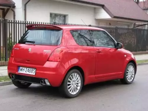 Suzuki Swift (2004- 2010) / Fot. Maciej PobochaSwift trzeciej generacji jest samochodem stosunkowo drogim i mało praktycznym, a jednak poszukiwanym na rynku wtórnym ze względu na swoje zalety.