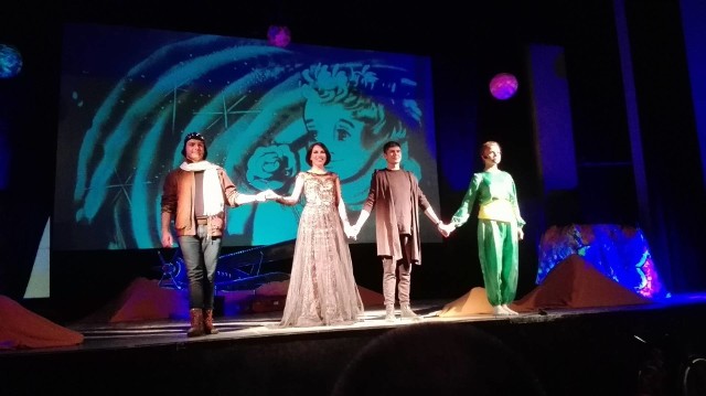 W niedzielę artyści z Teatru Piasku Tetiany Galistyny przedstawili w Radomiu historię Małego Księcia.