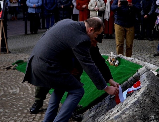 Moment odsłonięcia tablicy