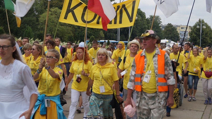 Częstochowa: Pielgrzymi przybywają na święto Wniebowzięcia...