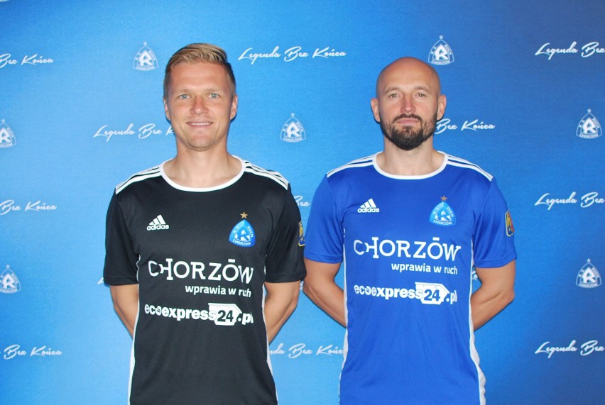 Sezon 2019/2020: Koszulka wyjazdowa (z lewej, Tomasz...