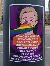 Wojna na plakaty: Tęczowi i przeciwnicy homoseksualistów