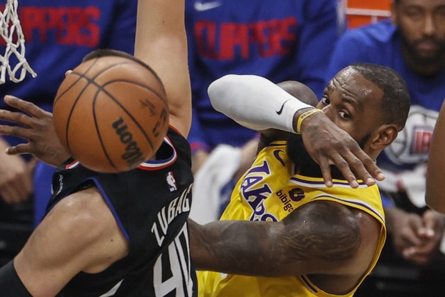 LeBron w meczu z LA Clippers jeszcze przez odniesieniem kontuzji