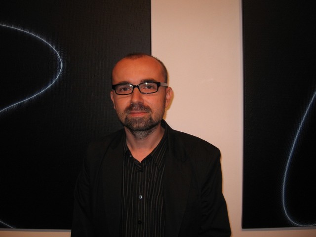 Michał Misiak z Krakowa jako pierwszy artysta pokazał swoje obrazy w Galerii Rogatka Uniwersytetu Technologiczno- Humanistycznego w Radomiu.