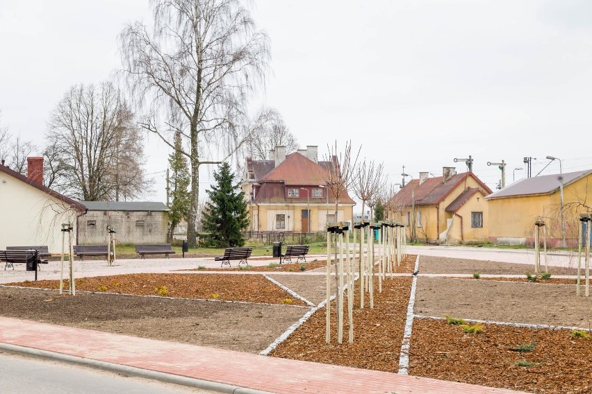 Mońki. Piękniejsze oblicze miasta. Odnowiony skwer przy dworcu kolejowym i nowy plac zabaw przy Al. Niepodległości