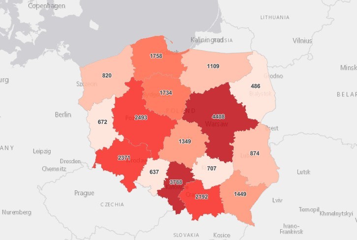 Liczba nowych przypadków koronawirusa SARS-CoV-2 w Polsce w...