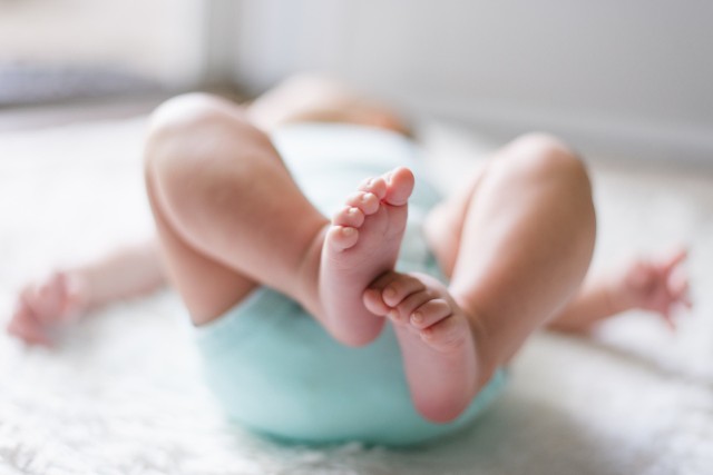O prawidłowy rozwój bioderek u dziecka należy dbać od pierwszych dni życia.