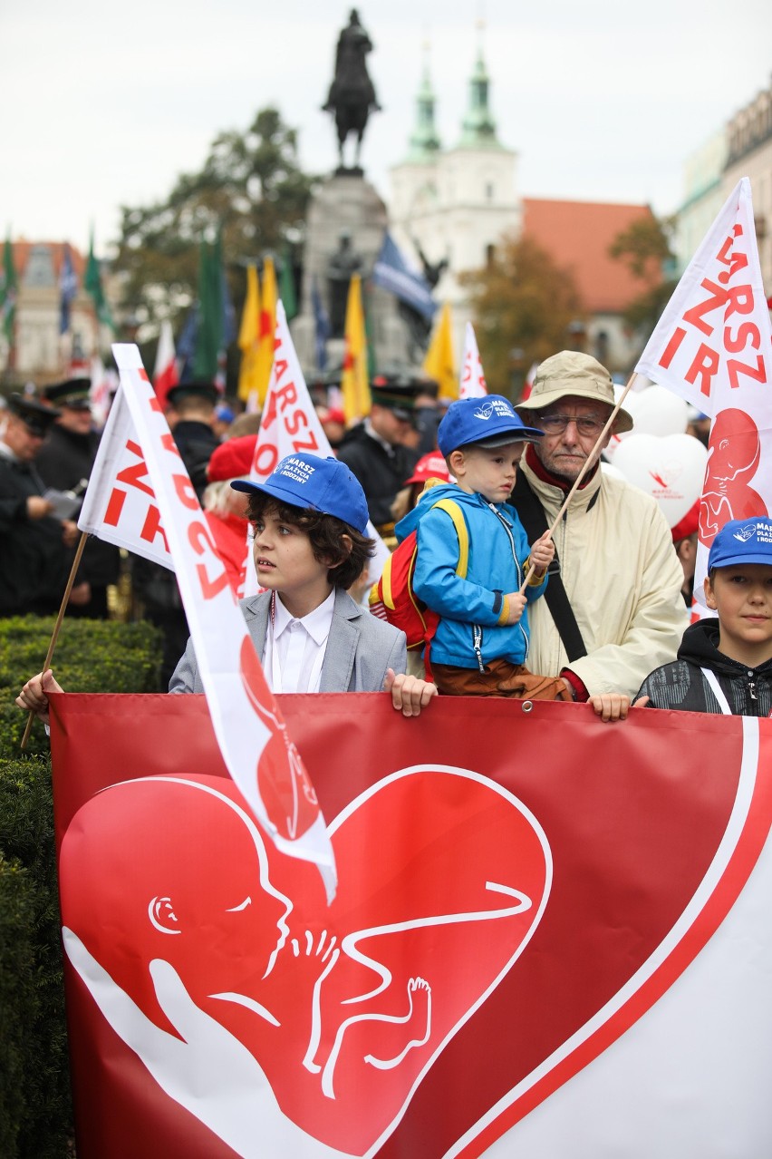 Kraków. Ulicami Krakowa przeszedł "VIII Marsz dla Życia i Rodziny"