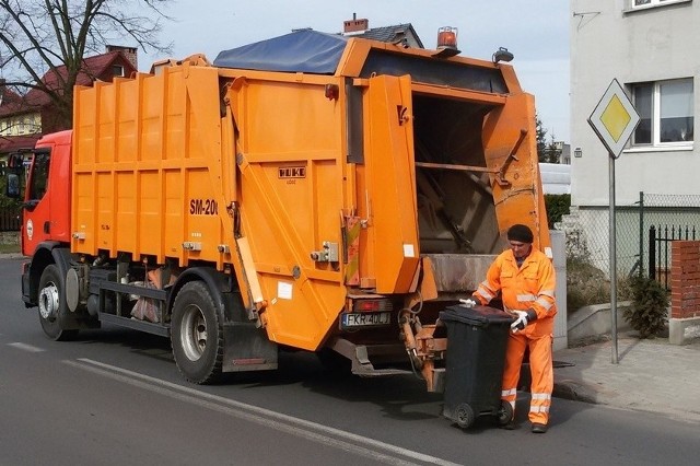 Szkoły nie chcą płacić tyle samo za wywóz śmieci w wakacje.