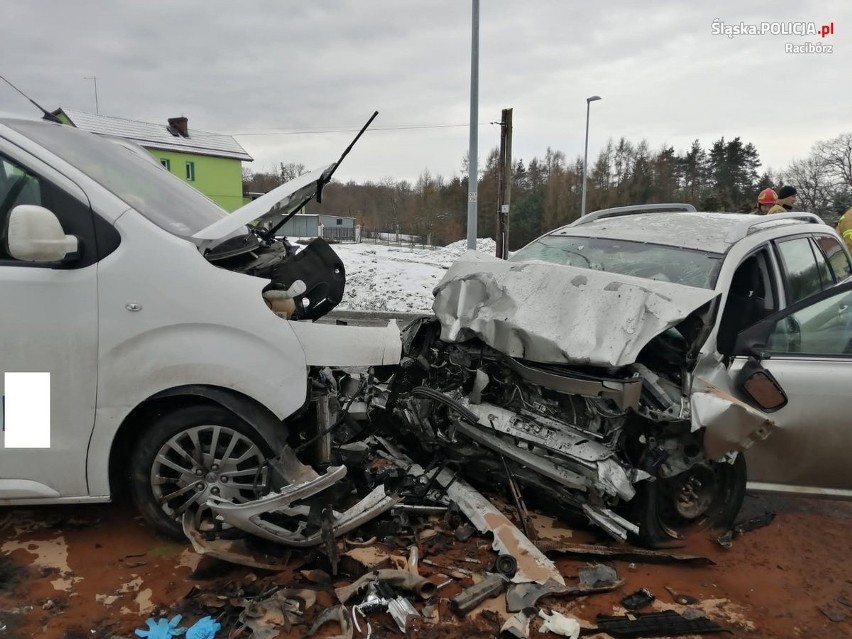 10 rannych osób w poważnym wypadku w Kornowacu, do którego...